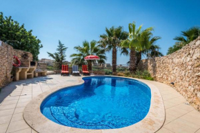 3 Bedroom Holiday Home with Private Pool and Views